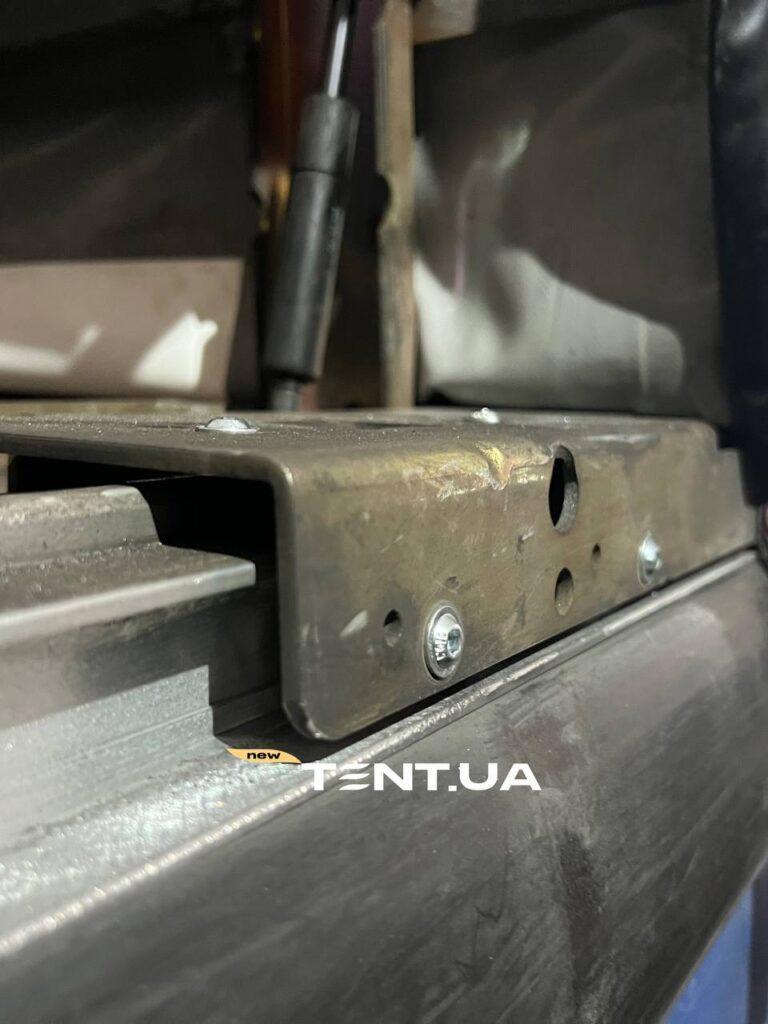 Ремонт зсувного даху на напівпричепі